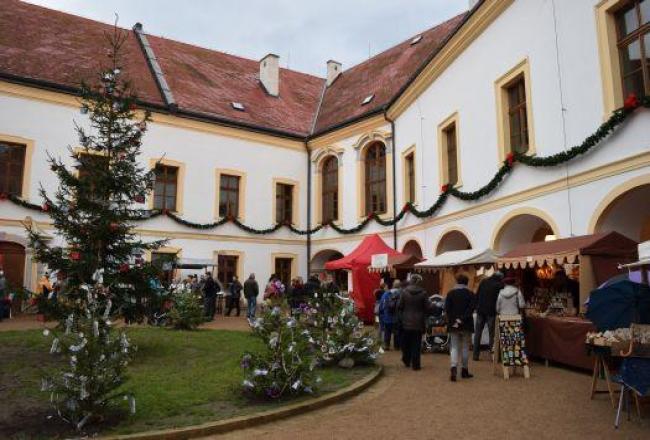 Adventní trhy na zámku v Děčíně