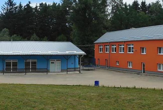 Administrativní budova s ubytováním, tělocvična