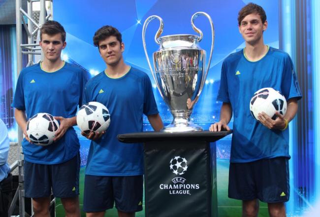 Vystoupení na výstavě UEFA pohárů v Praze 2013