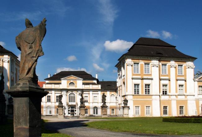 HISTORIE MÓDY NA ZÁMKU DUCHCOV