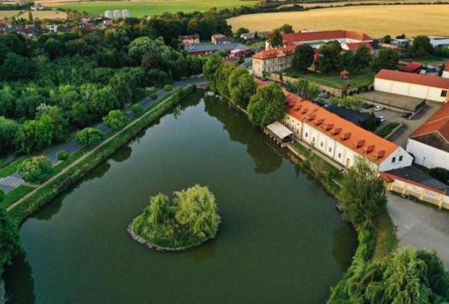 Léto ve Dvoře Čertousy - ideální místo pro grilování i cykloturistiku