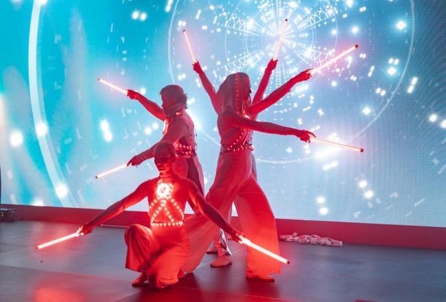 Elegantní světelná show s projekcemi