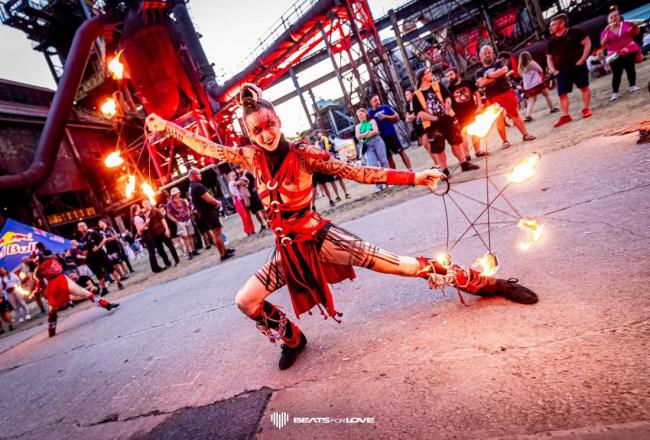 Aliatrix fire entertainment