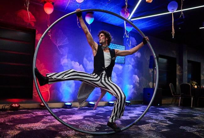 Aliatrix cyrwheel show